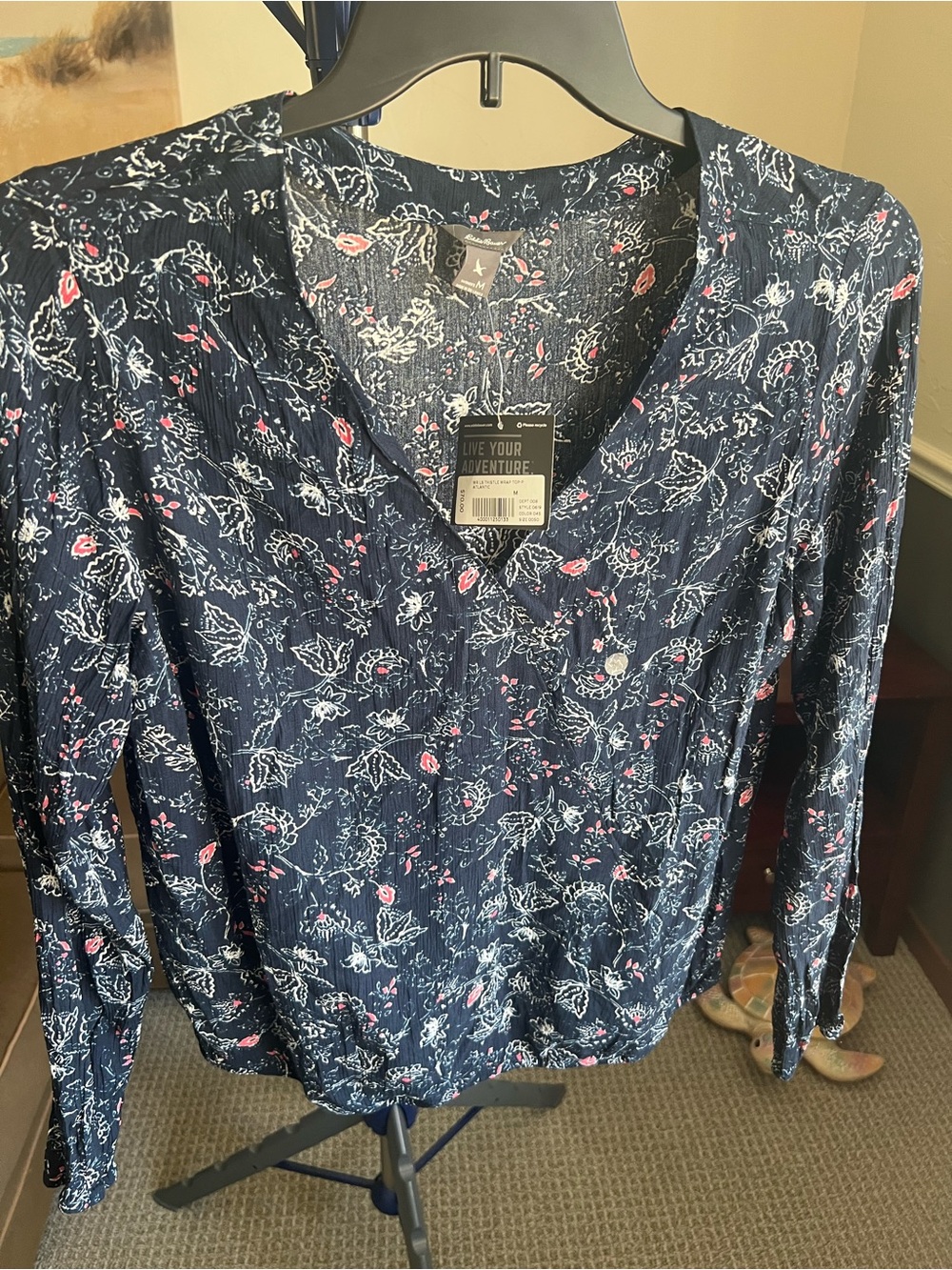 Eddie Bauer Blue Floral V-Neck Long Sleeve Wrap Pullover Blouse Women’s M # 404